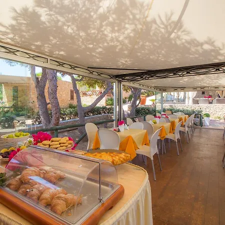 Luna Di Ponente 2* 兰佩杜萨